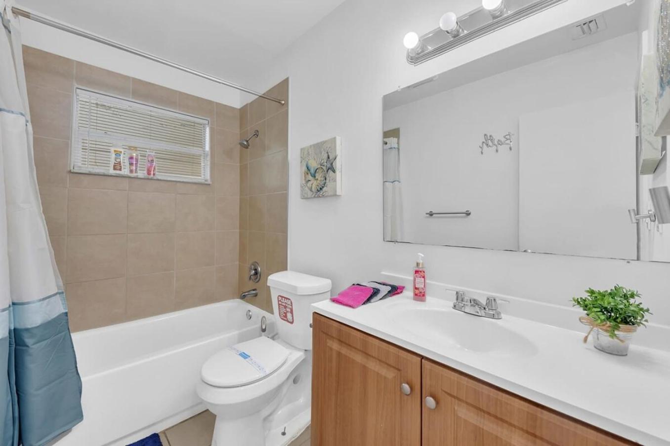 2 Bedroom House Minutes From Beach And Casino Db1 데이니아 비치 외부 사진