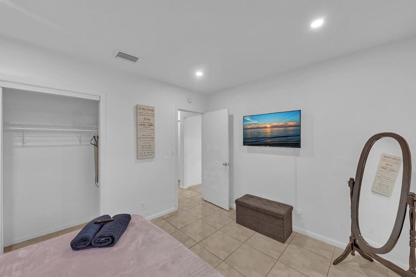2 Bedroom House Minutes From Beach And Casino Db1 데이니아 비치 외부 사진