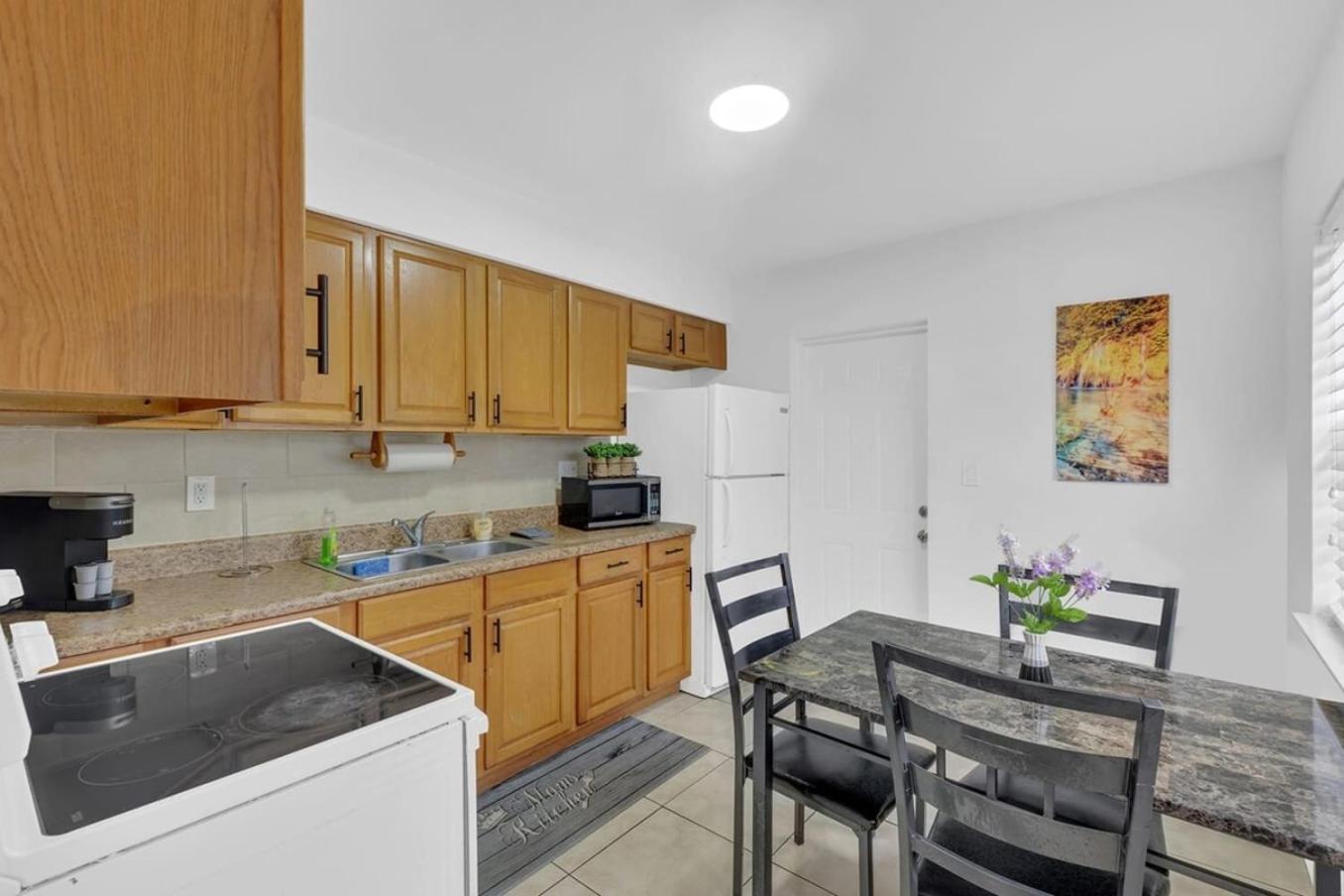 2 Bedroom House Minutes From Beach And Casino Db1 데이니아 비치 외부 사진