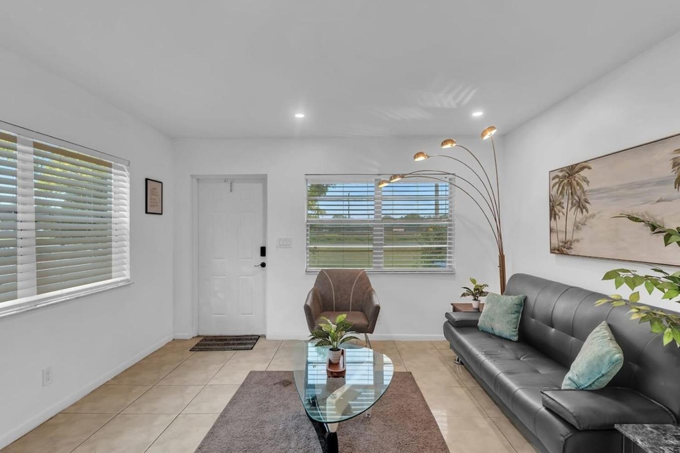 2 Bedroom House Minutes From Beach And Casino Db1 데이니아 비치 외부 사진